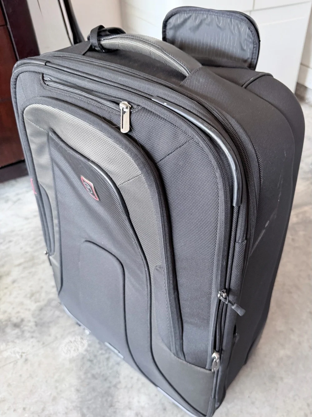 TUMI Tech Black Rolling Carry on Suitcase 23x15x10